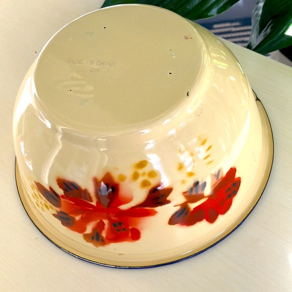 Enamelware Pot & Lid, And Red Speckled Saucepan - Picture 4 of 14